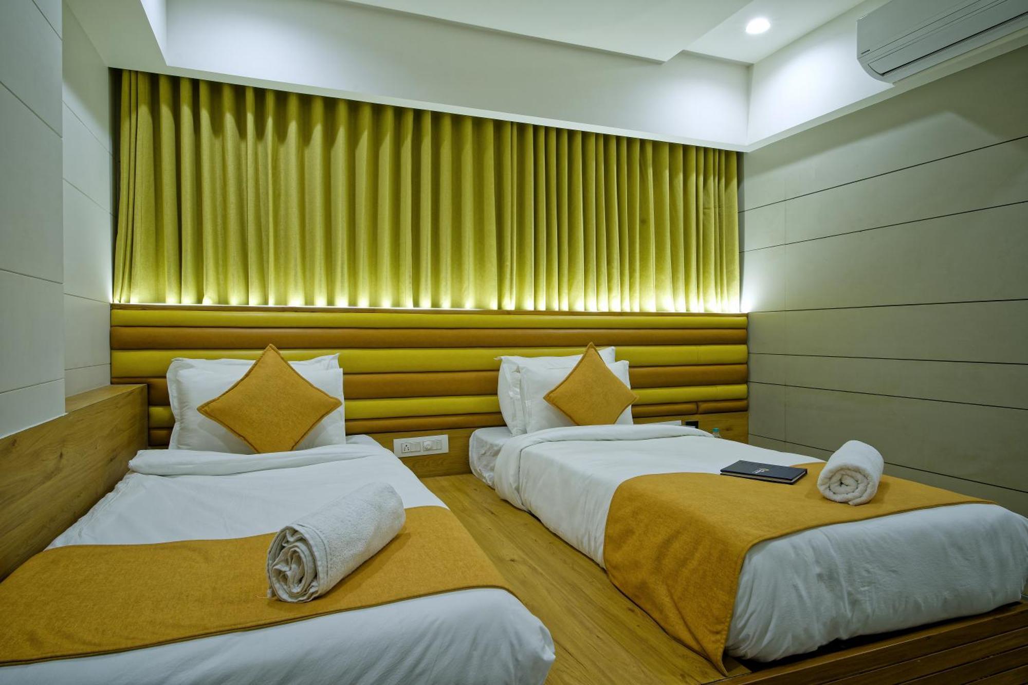 Hotel Lake Point Ahmedabad Exterior photo
