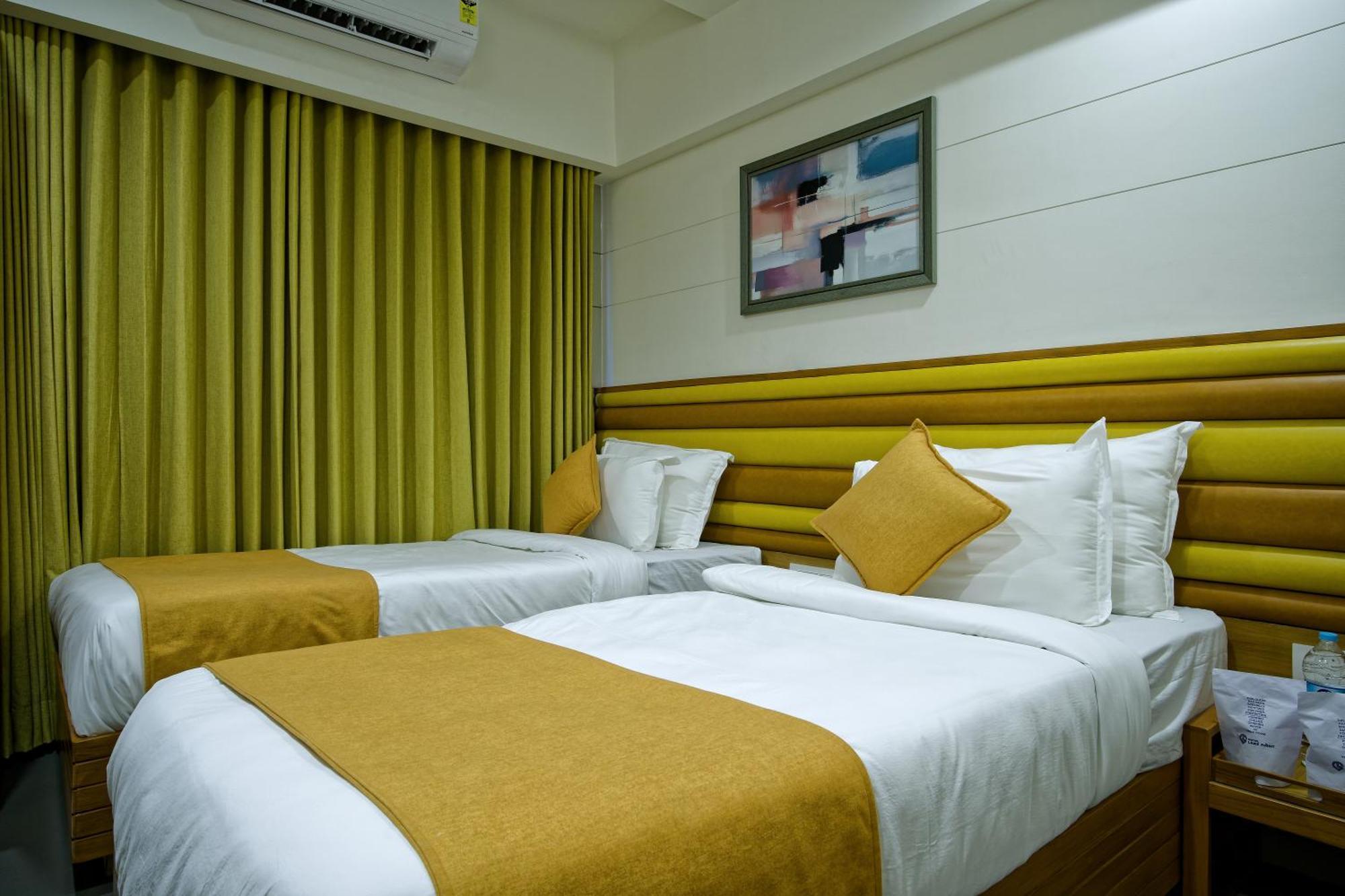 Hotel Lake Point Ahmedabad Exterior photo