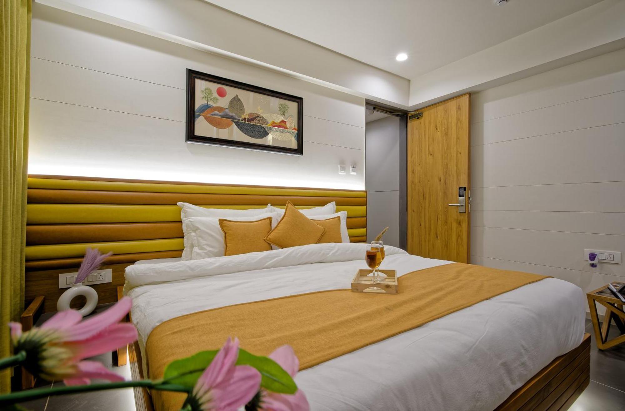 Hotel Lake Point Ahmedabad Exterior photo