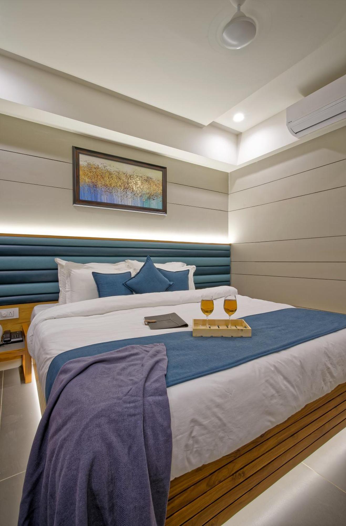 Hotel Lake Point Ahmedabad Exterior photo