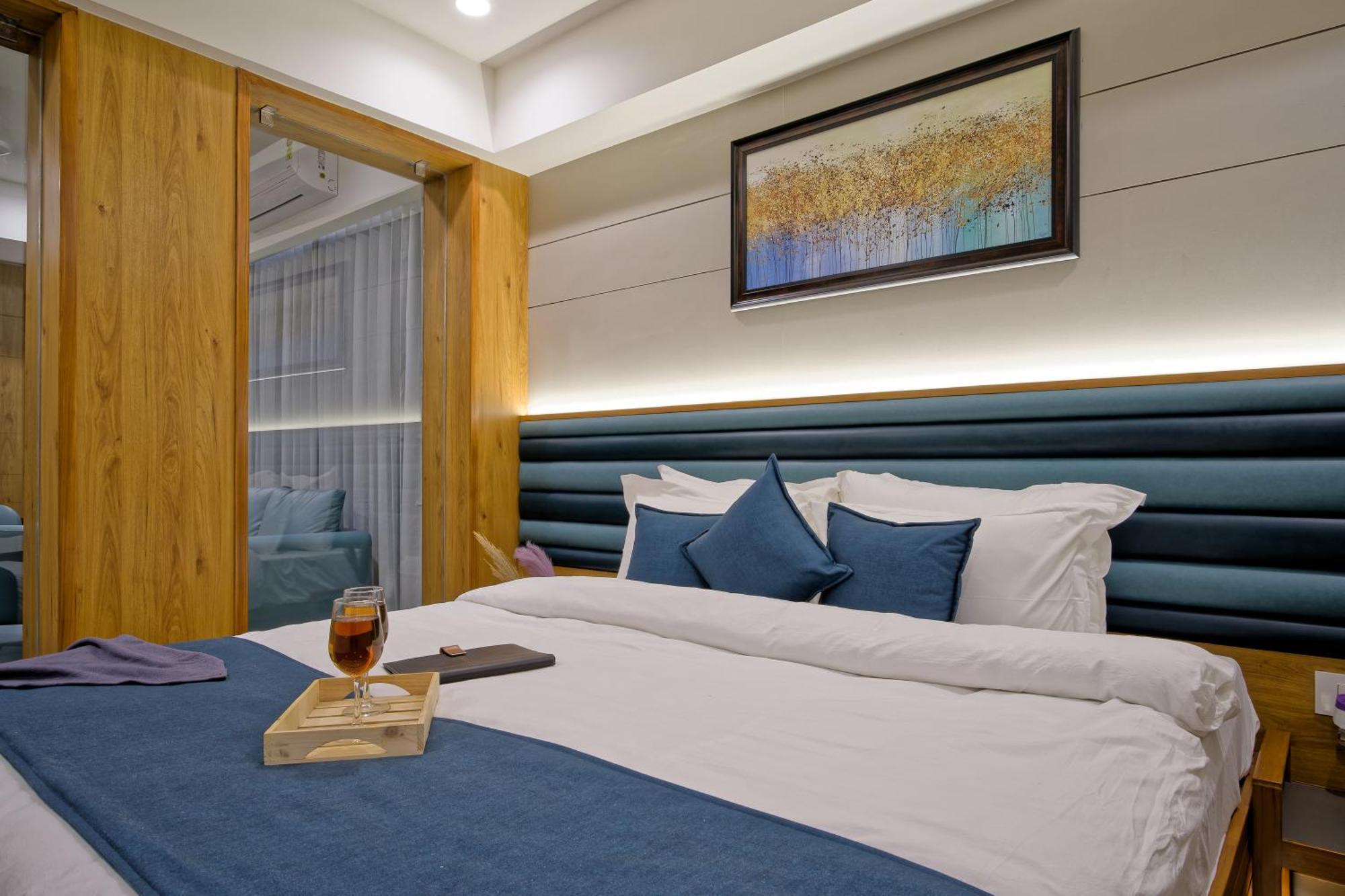 Hotel Lake Point Ahmedabad Exterior photo